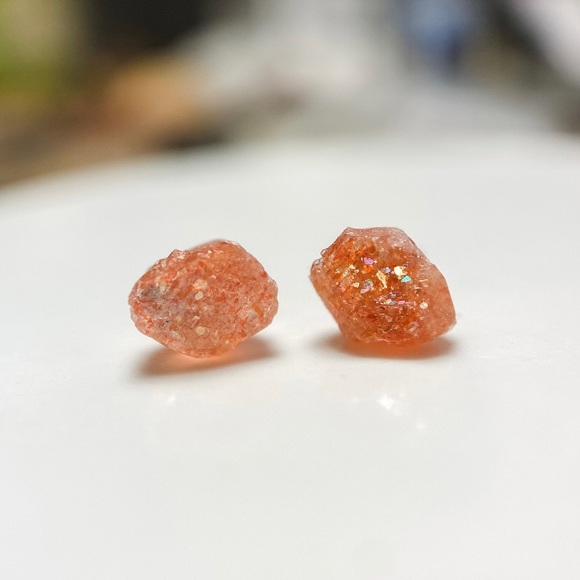 🆕 New Raw Sunstone Crystal Stud Gemstone Earrings - Picture 3 of 5